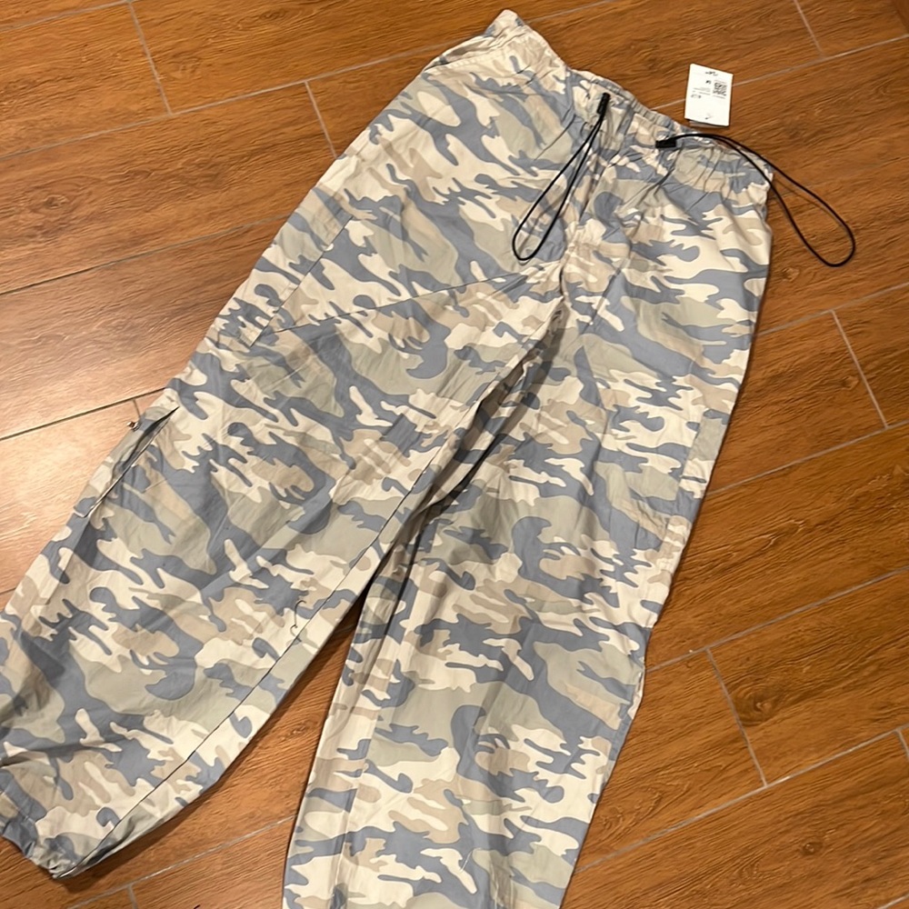 Forever 21 camouflage parachute pants